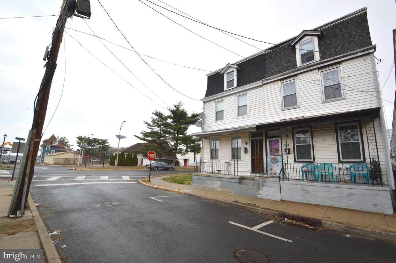 201 York Street - Photo 1