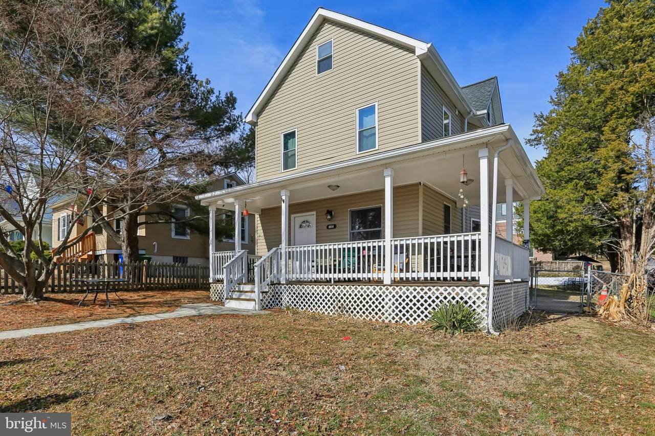 3814 Pinewood Avenue - Photo 1