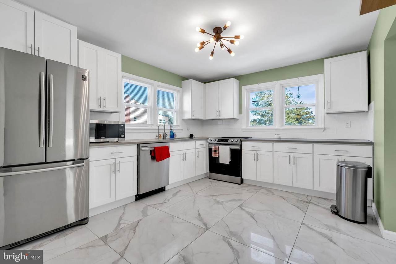 367 South Green Street - Photo 1