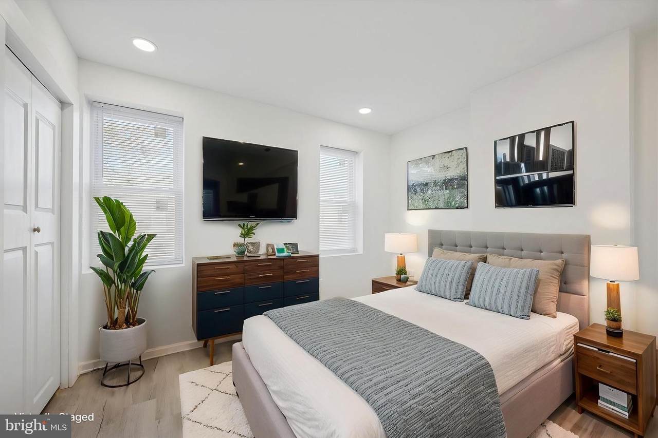 4926 Thompson Street - Photo 1