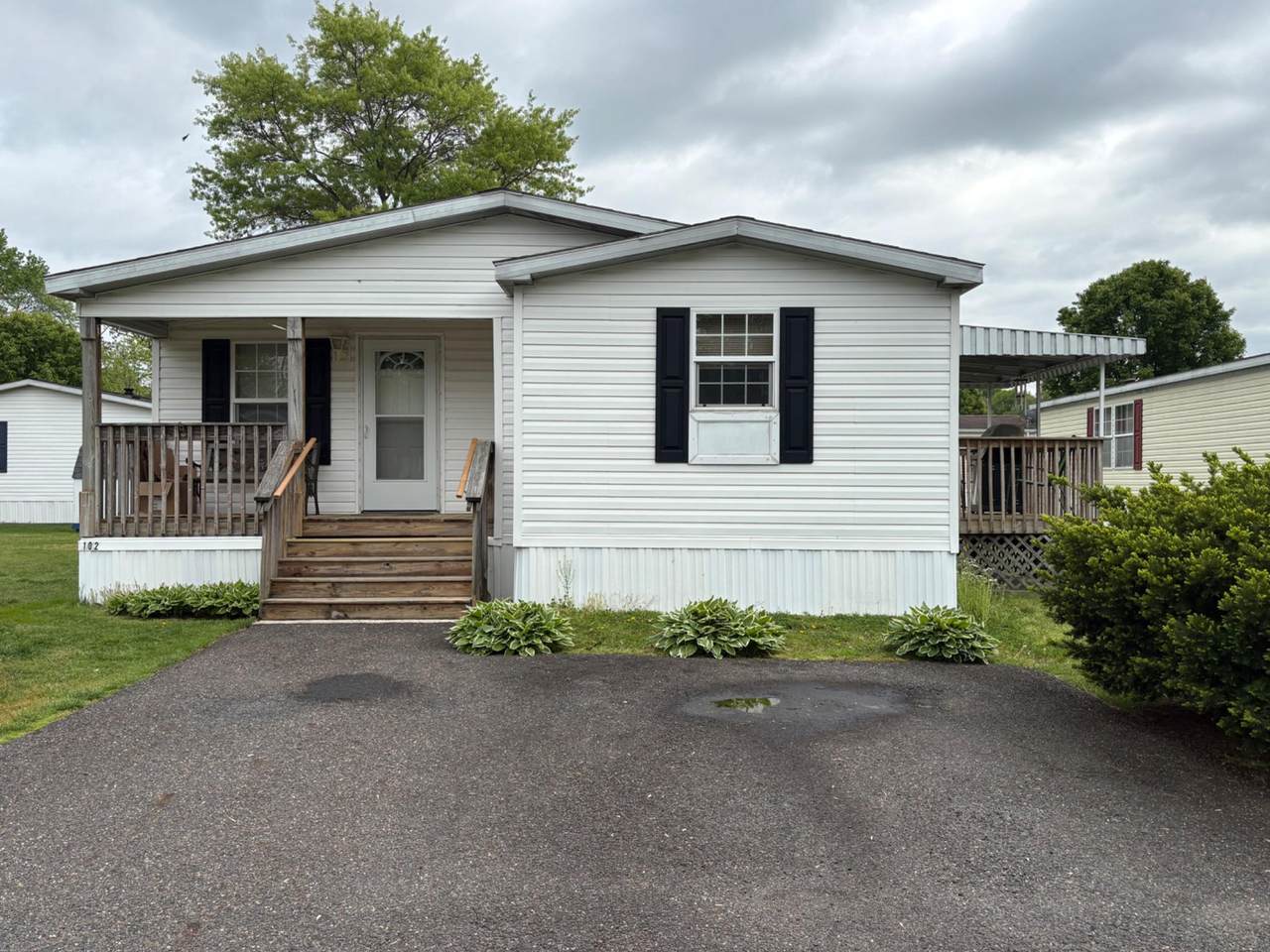 102 Robin Drive - Photo 1