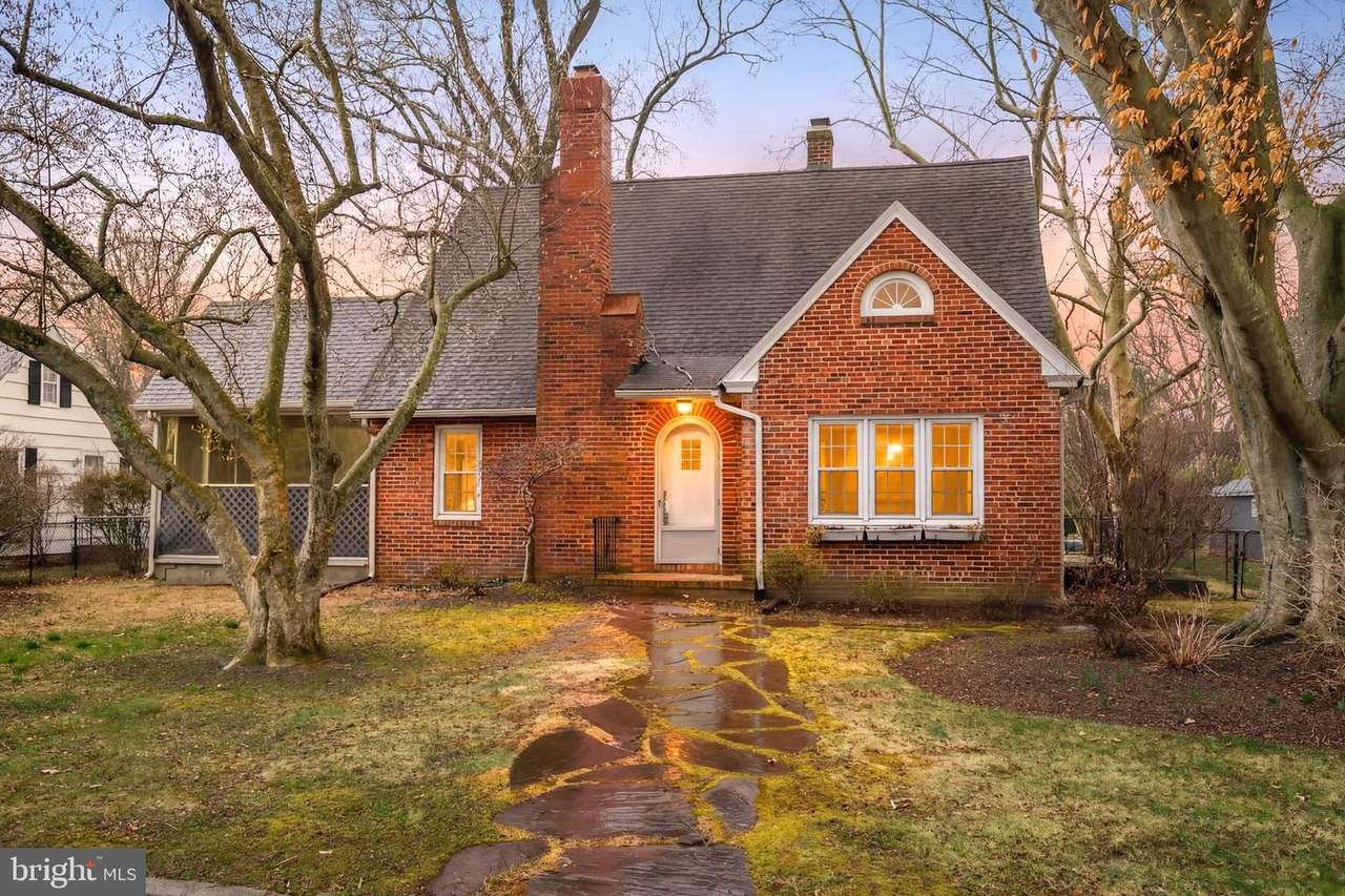 304 Elm Avenue - Photo 1