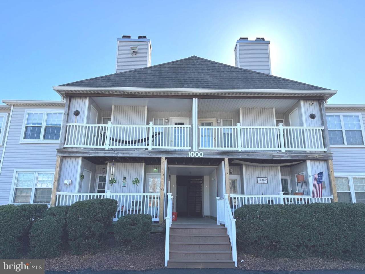 1005 Waters Edge Drive - Photo 1