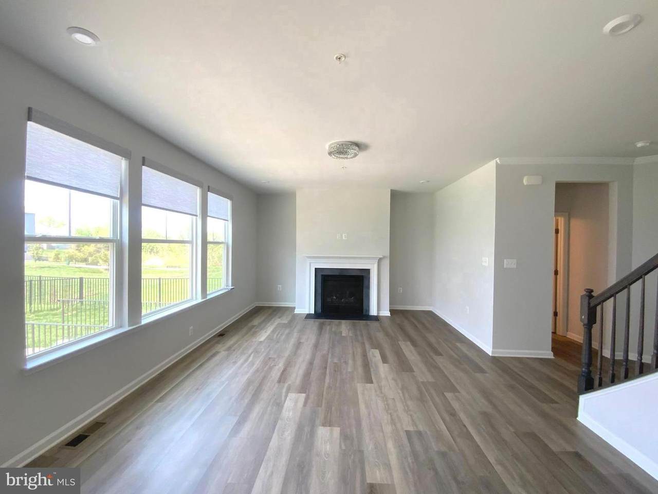 https://bt-photos.global.ssl.fastly.net/brightmls/1280_boomver_2_804656670506-2.jpg