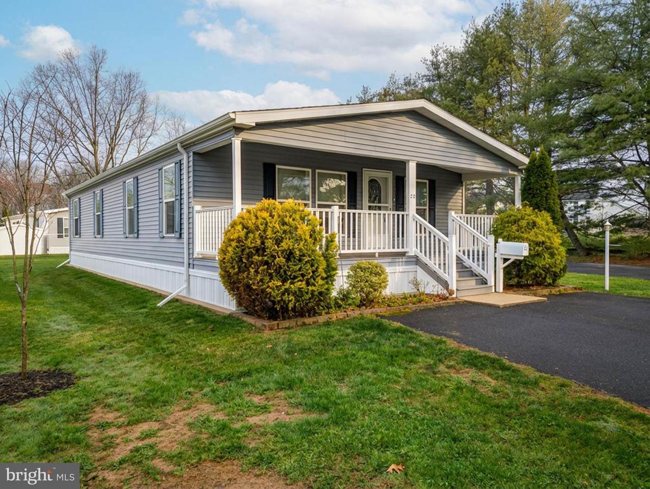 22 Holiday Avenue - Photo 1