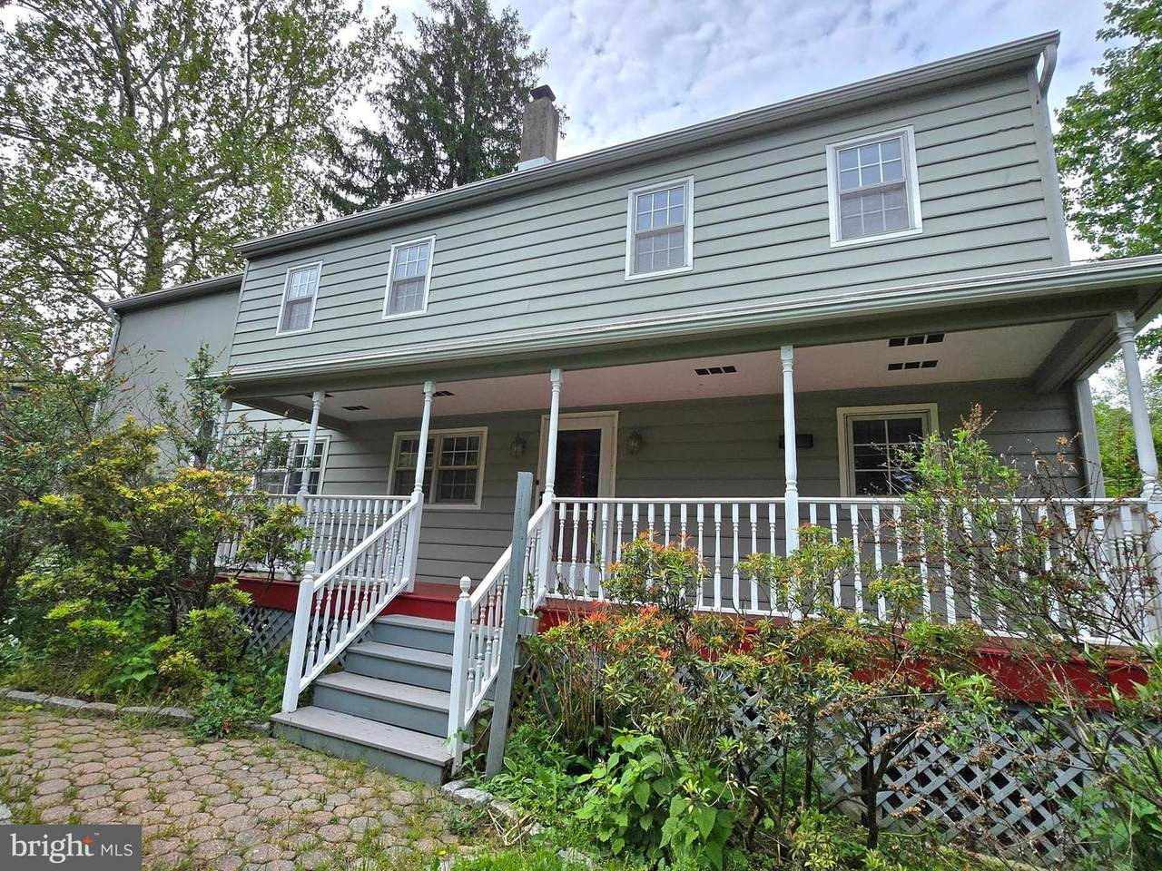 242 Sugan Road - Photo 1