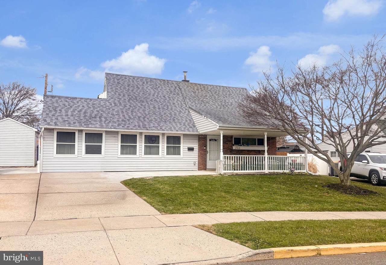 233 Kenwood Drive - Photo 1