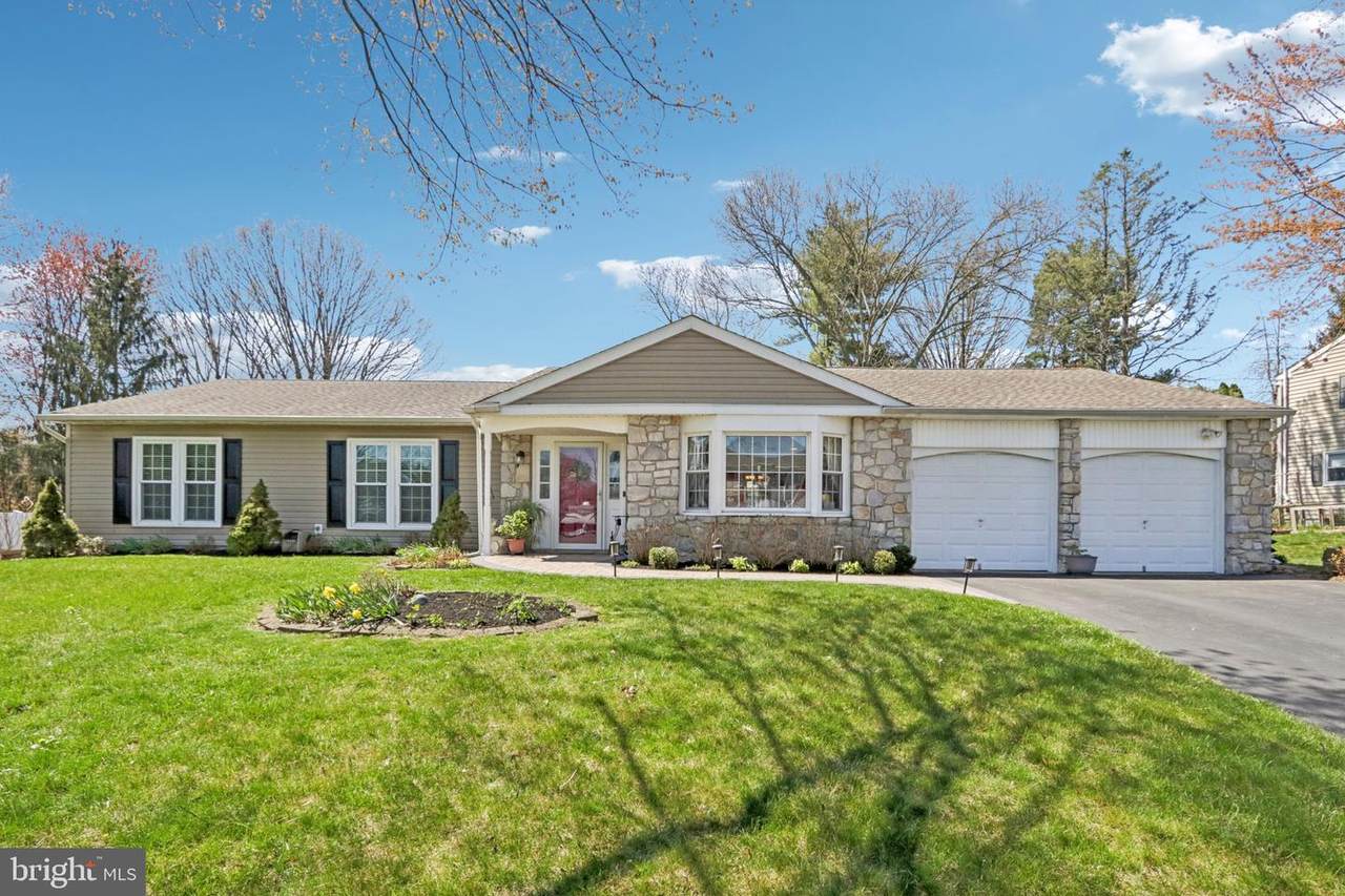 923 Pickering Drive - Photo 1