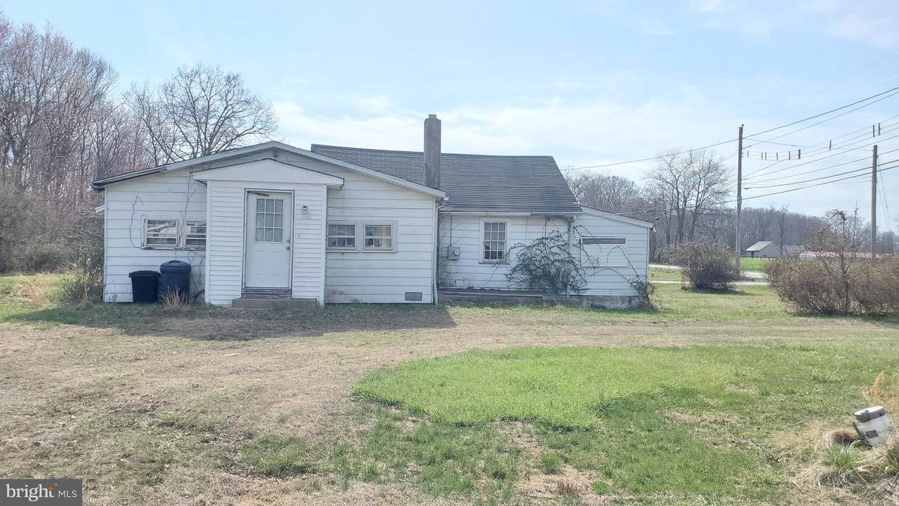 976 Warburton Road - Photo 1