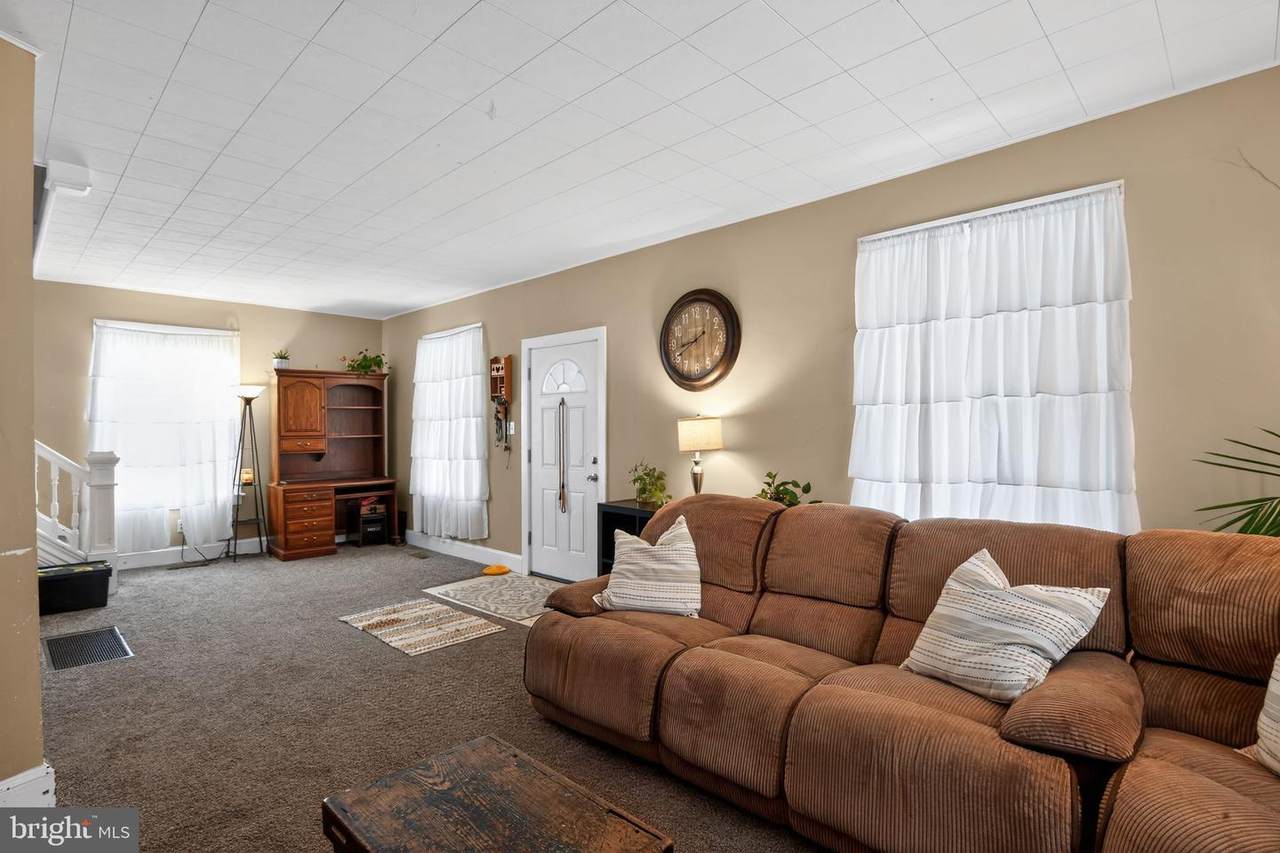 10 Pine Street - Photo 1