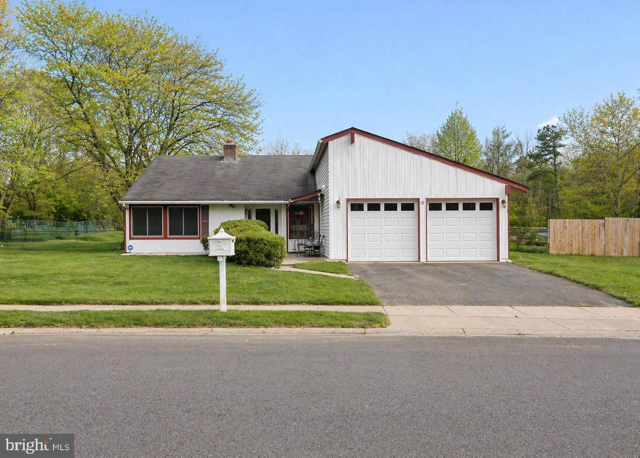 37 Pinewood Lane - Photo 1