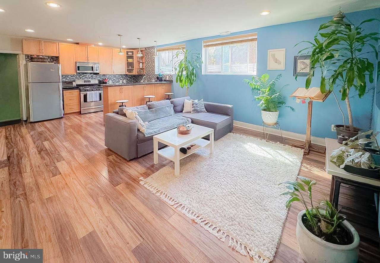 423 18TH Street - Photo 1