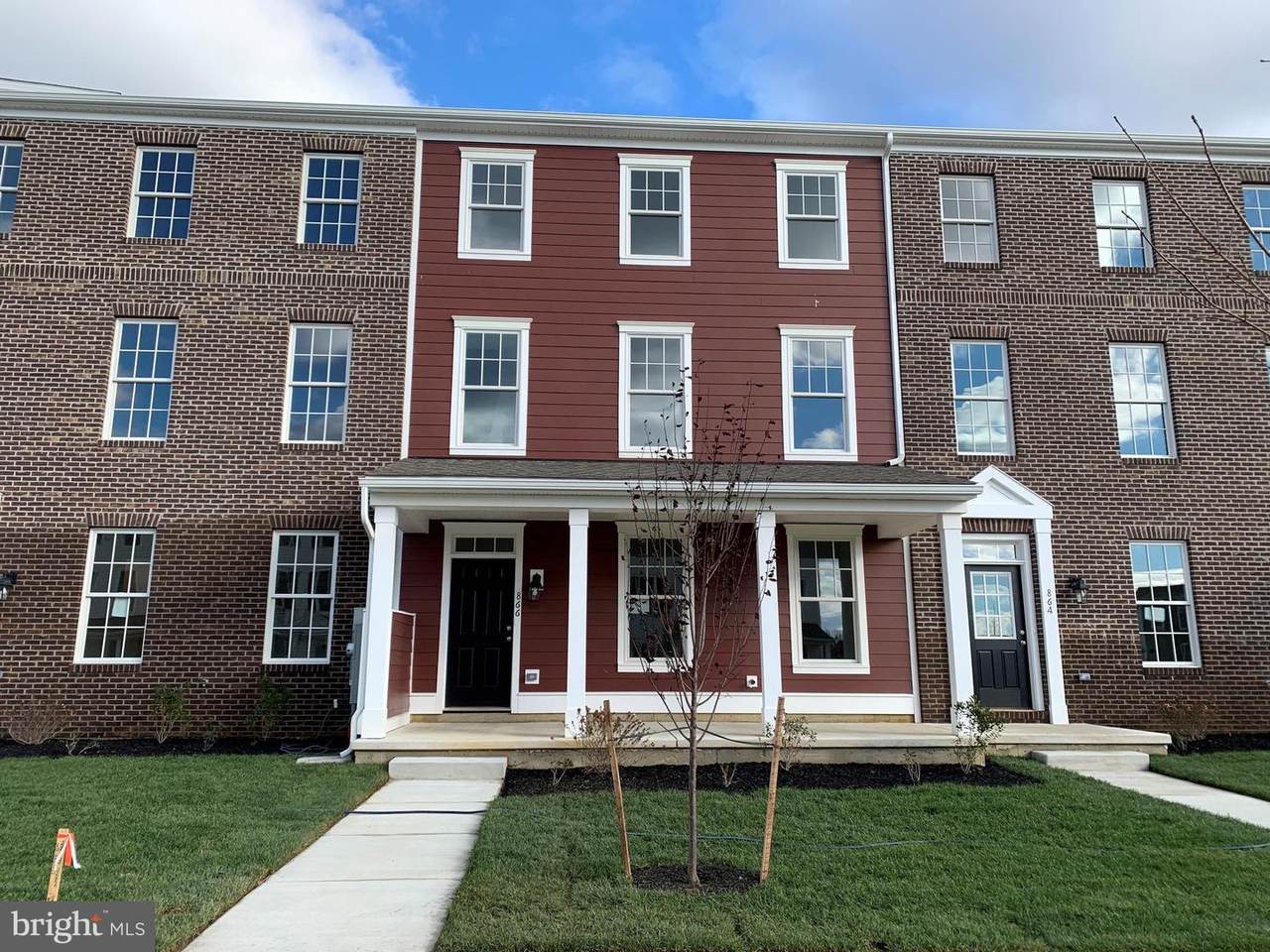 866 Mapleton Avenue - Photo 1