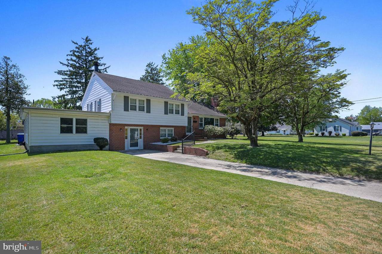 205 Simmons Street - Photo 1