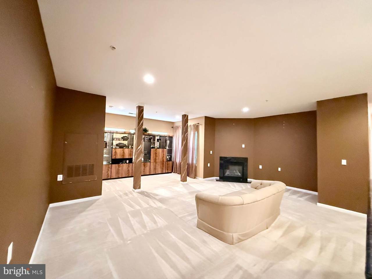 https://bt-photos.global.ssl.fastly.net/brightmls/1280_boomver_2_804751436570-2.jpg