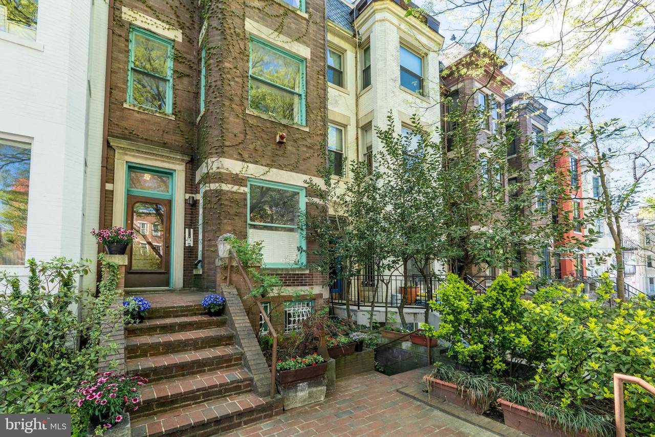 1944 Calvert Street - Photo 1