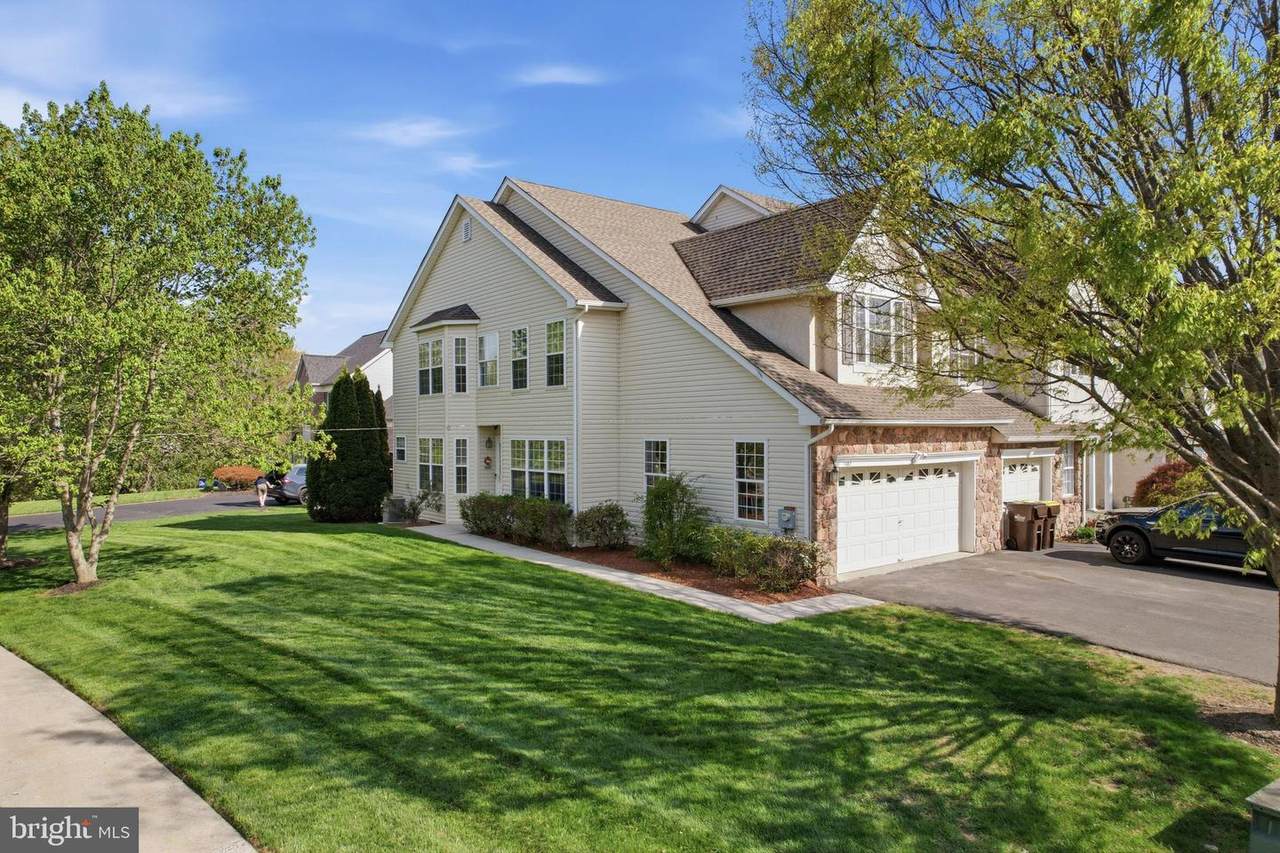 1402 Heron Way - Photo 1