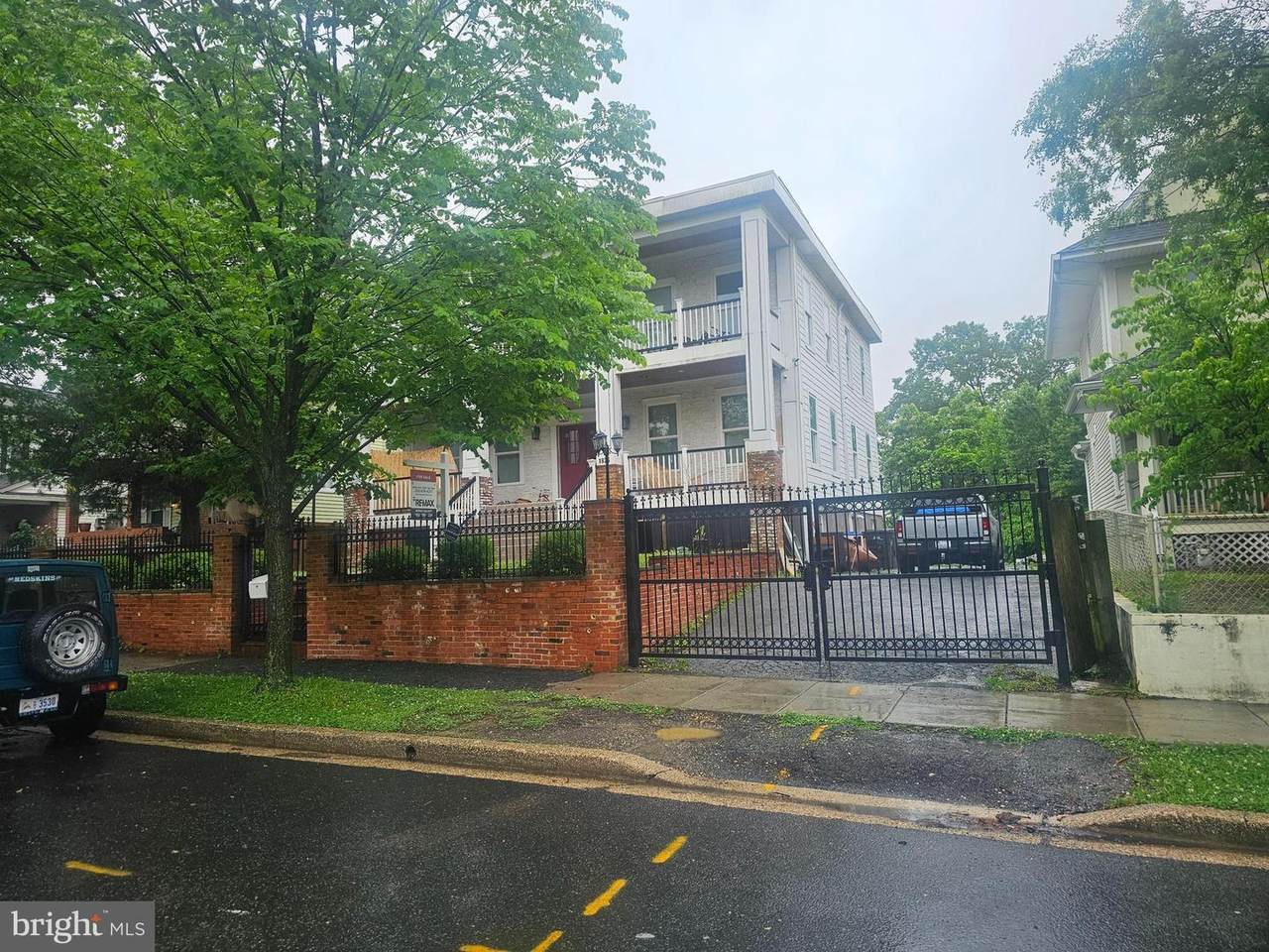 1825 Hamlin Street - Photo 1
