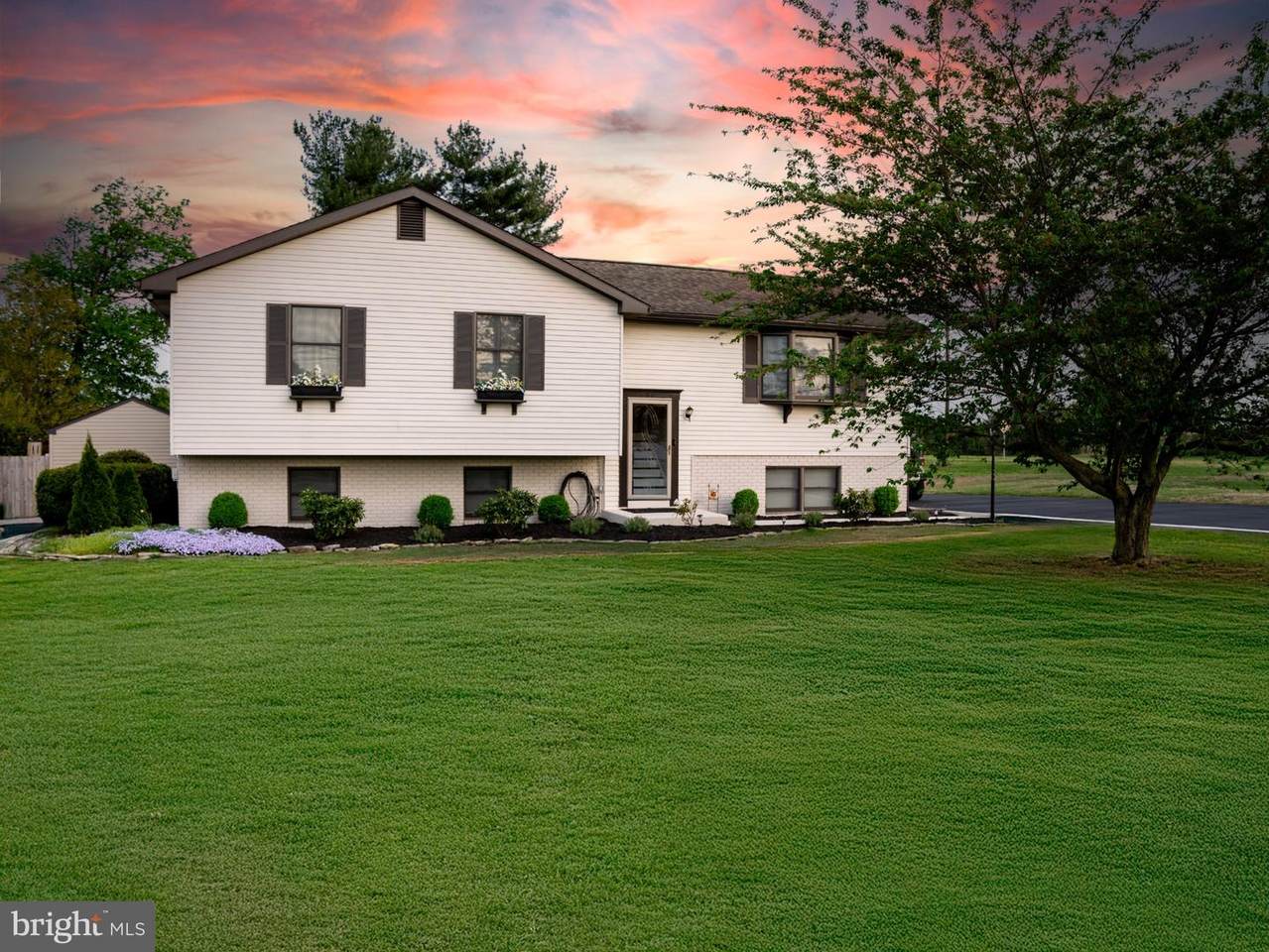 51 Golfwood Avenue - Photo 1