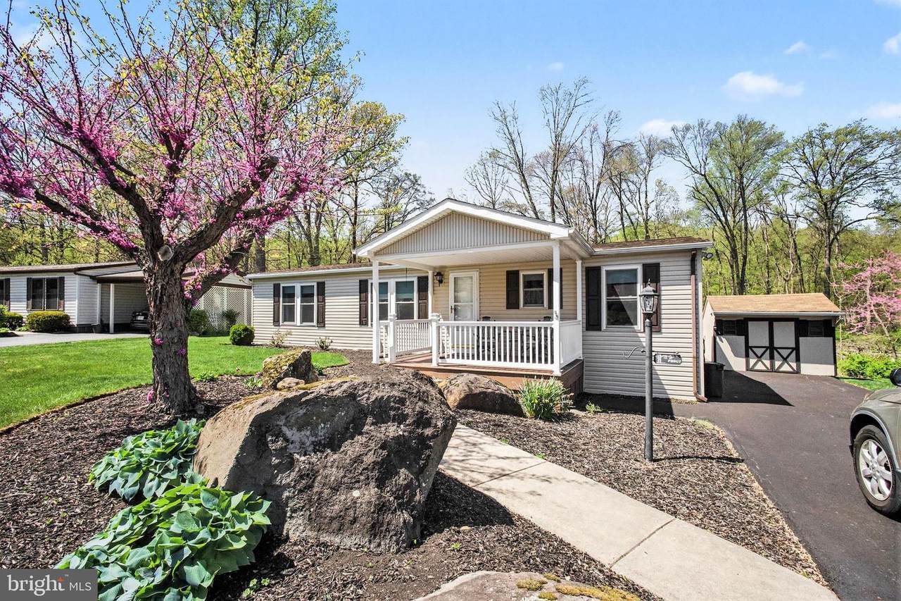 220 Maple Avenue - Photo 1