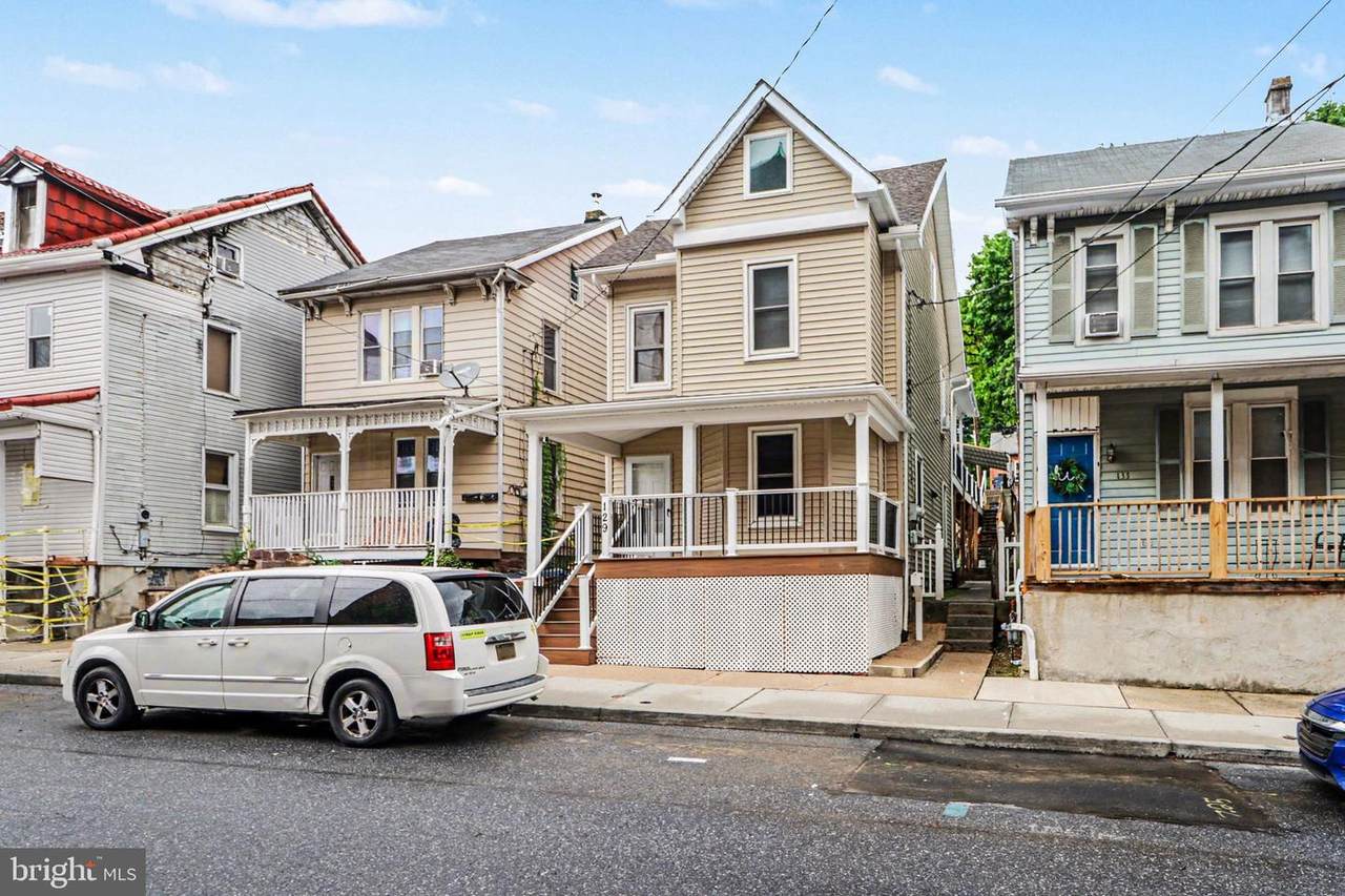 129 4TH Street - Photo 1