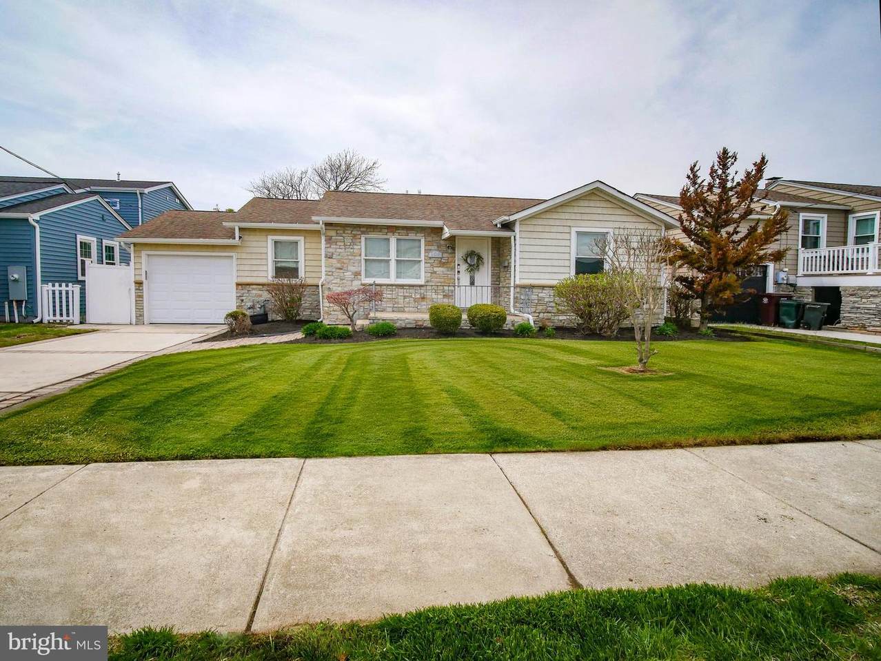 108 Suffolk Avenue - Photo 1
