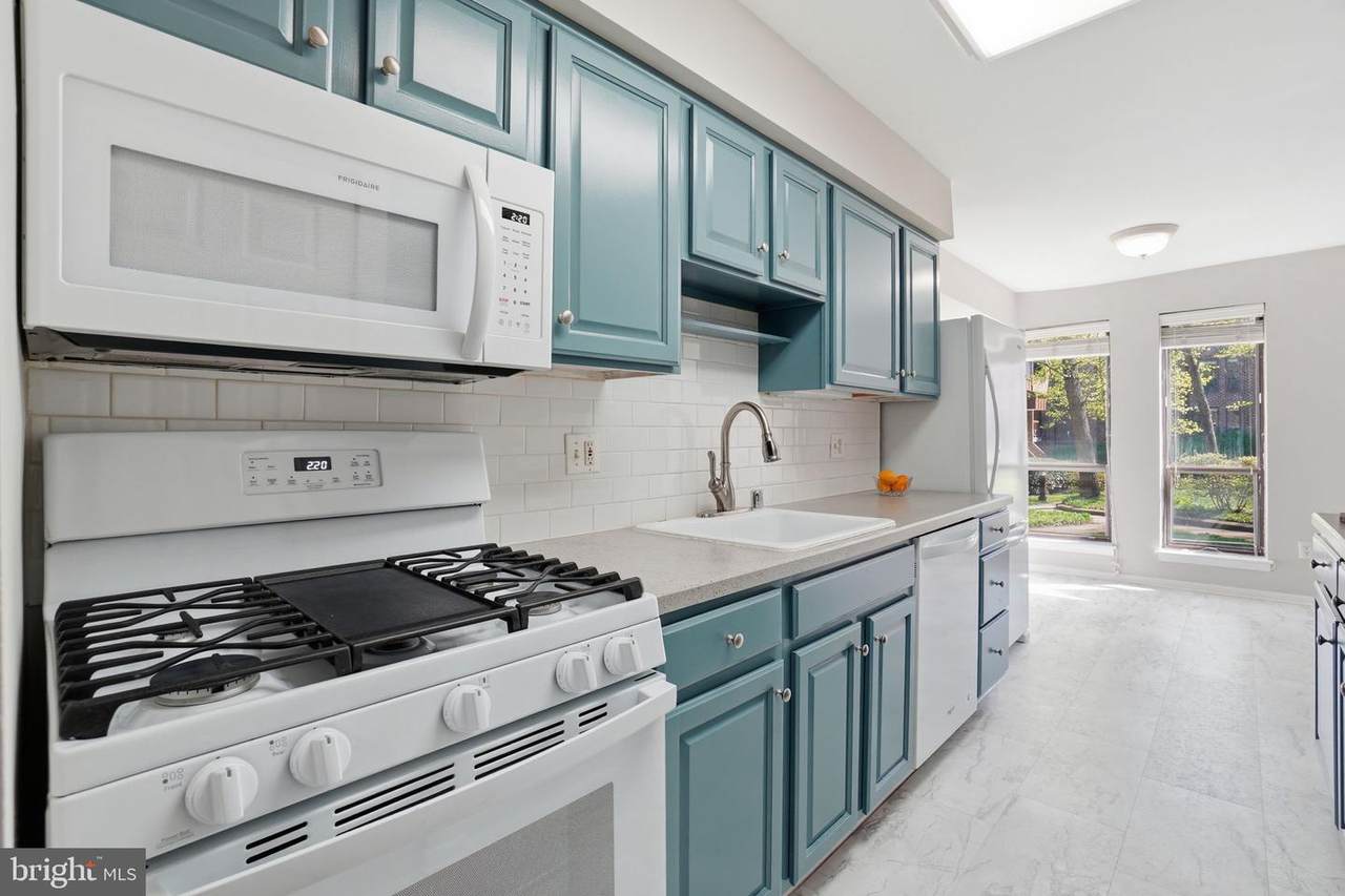 11228 Chestnut Grove Square - Photo 1