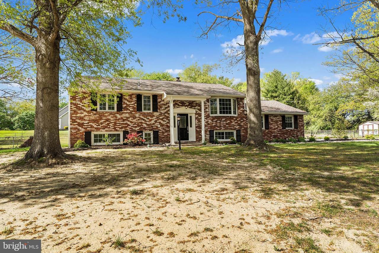 39 Holly Lane - Photo 1