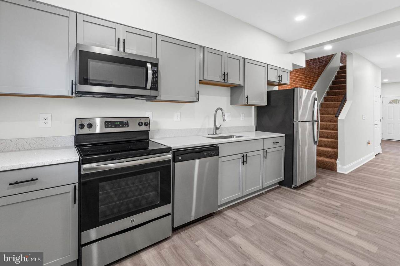 923 Bennett Place - Photo 1