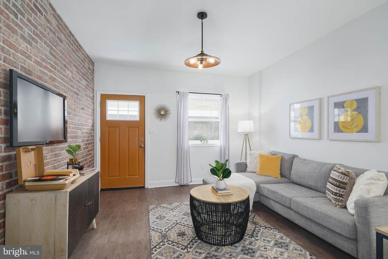 1443 Oxford Street - Photo 1