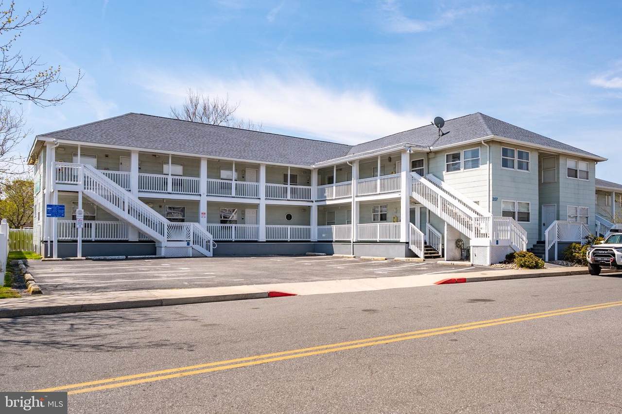 207 8TH Street - Photo 1
