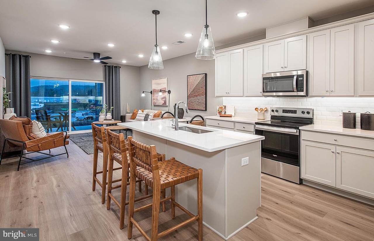 421 Washington Street - Photo 1