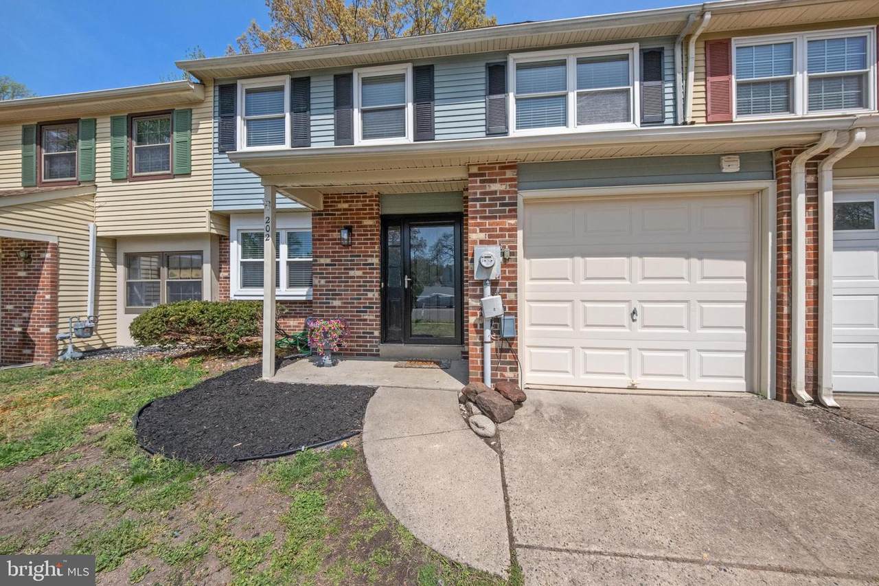 202 Shady Lane - Photo 1