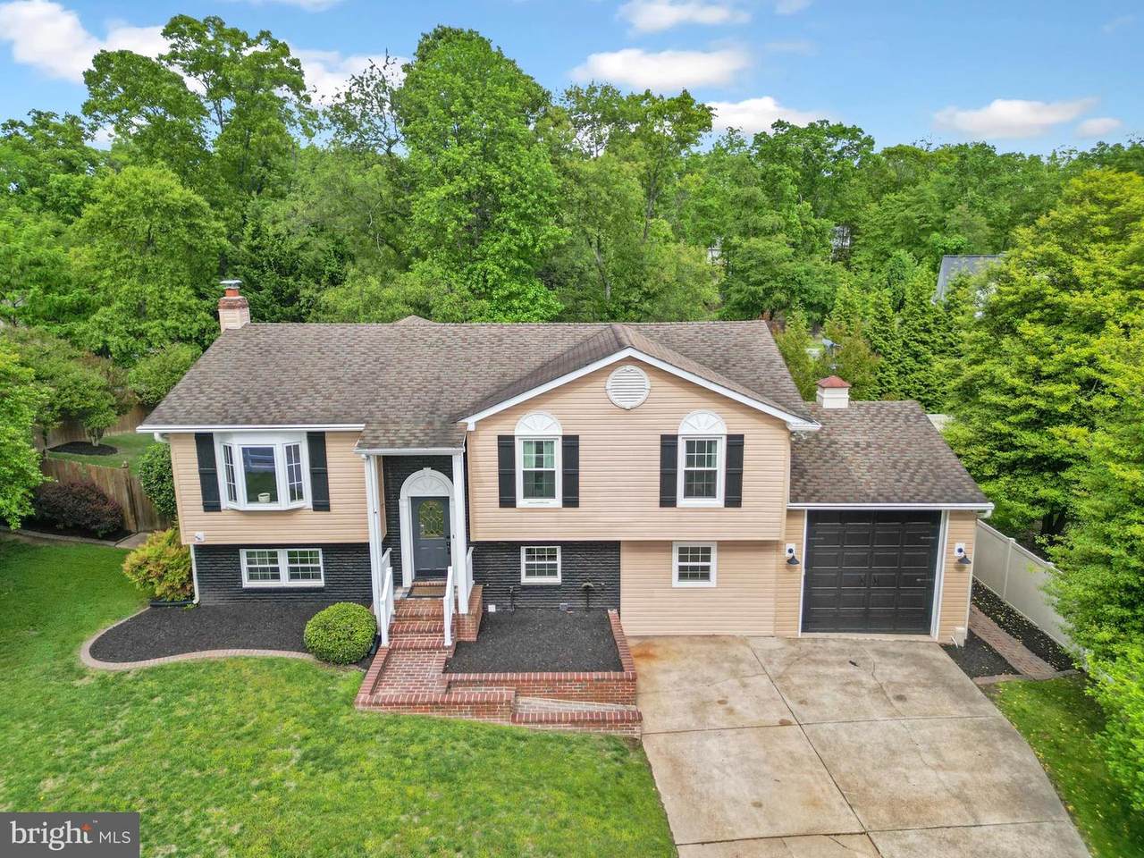 209 New York Avenue - Photo 1