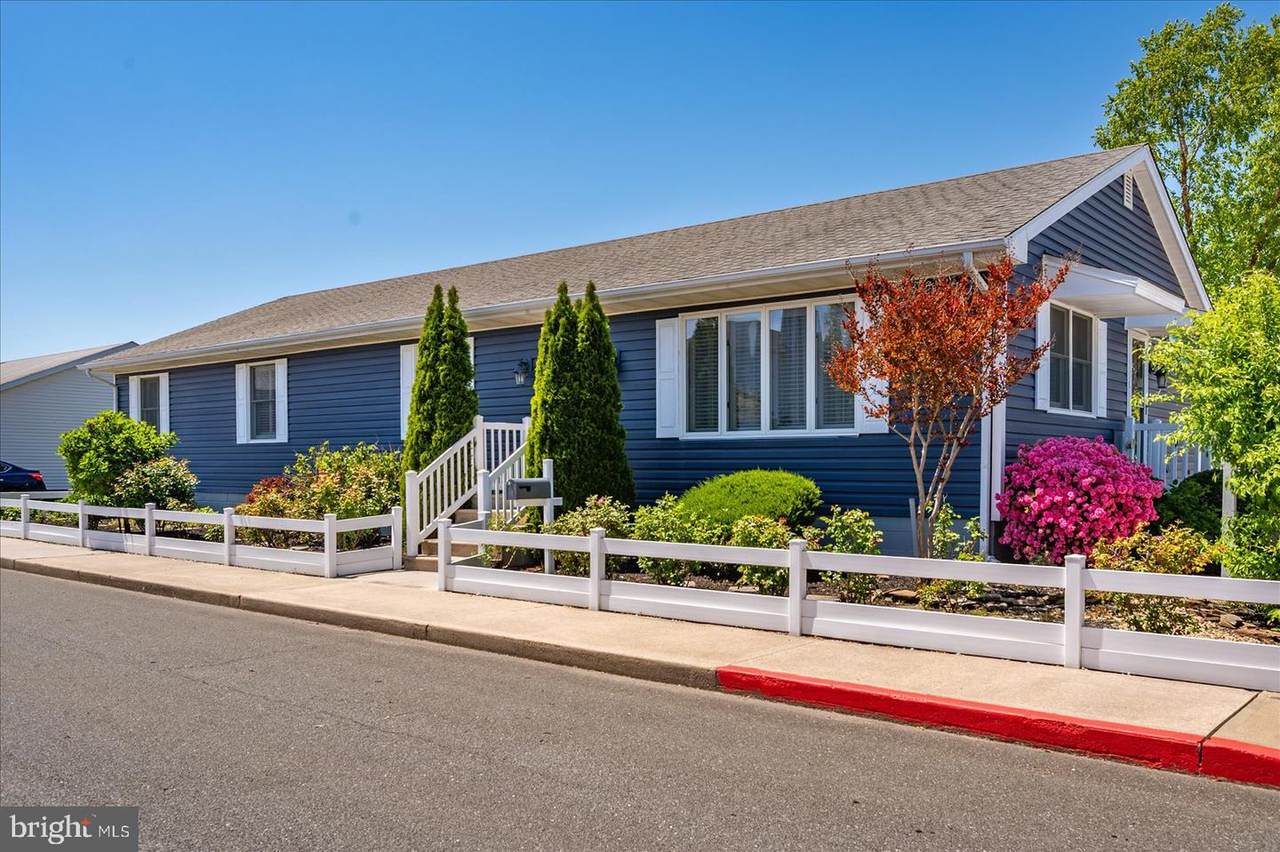 14107 Laurel Avenue - Photo 1