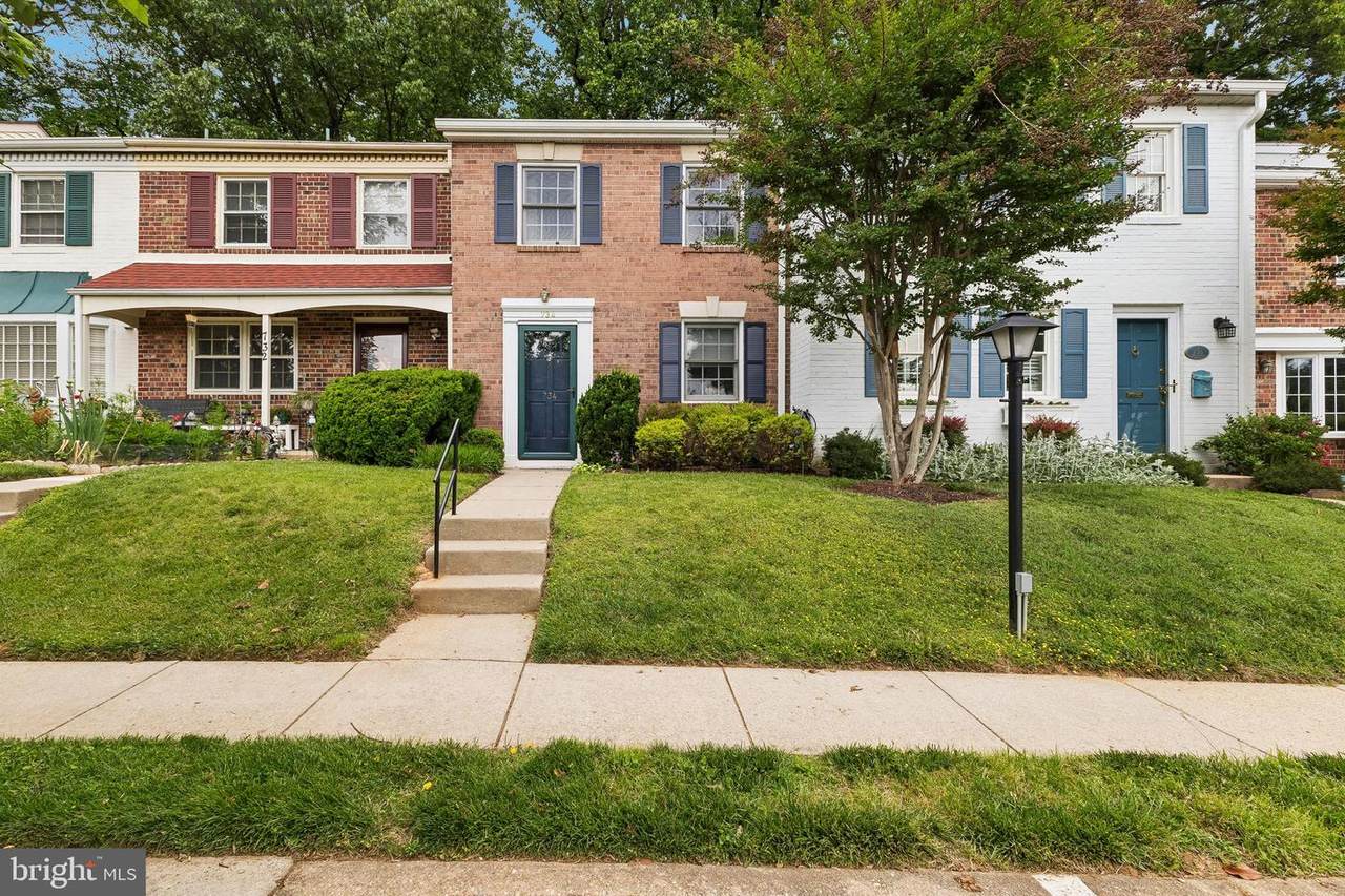 734 Azalea Drive - Photo 1