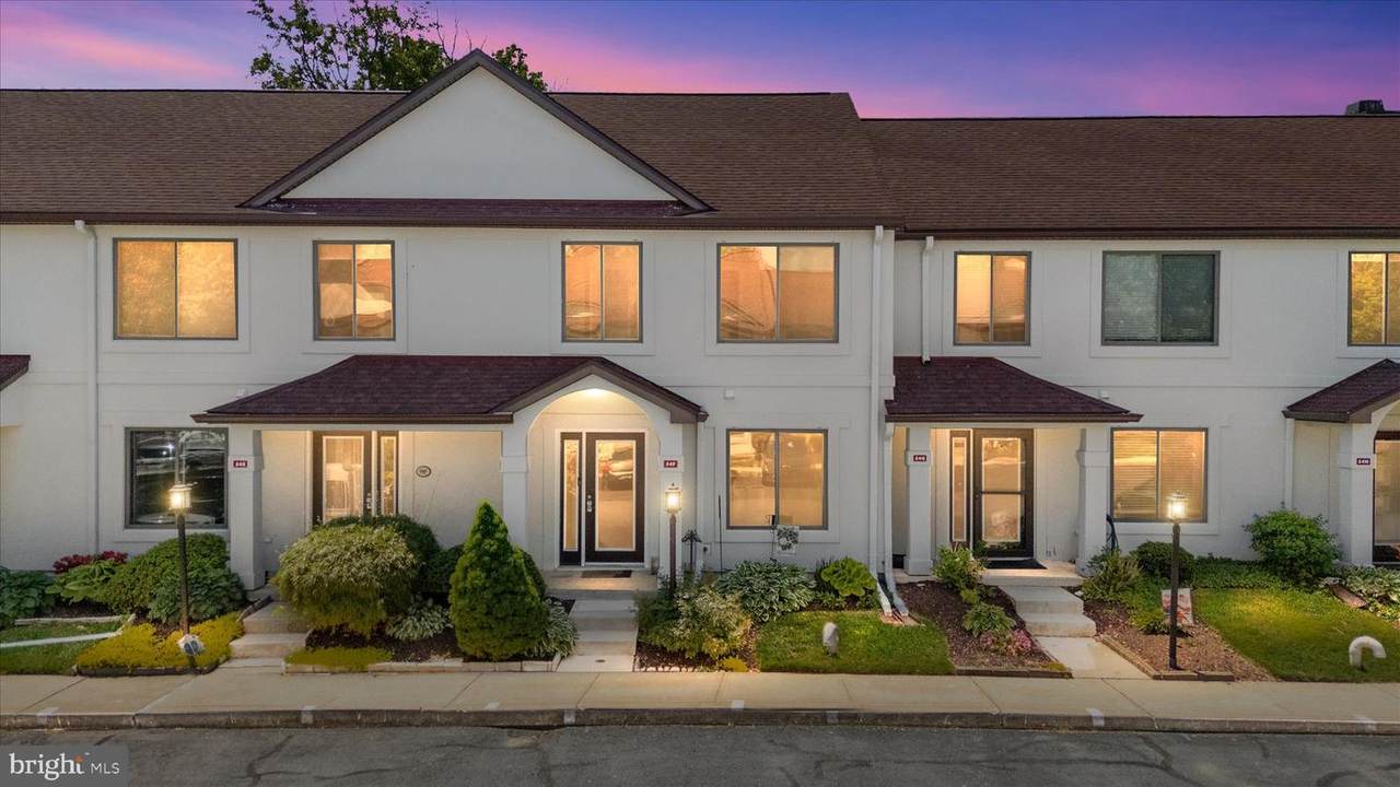 54F Queen Caroline Court - Photo 1