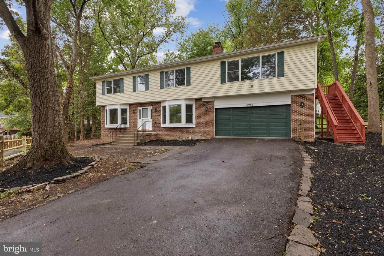 16202 Edgewood Drive - Photo 1