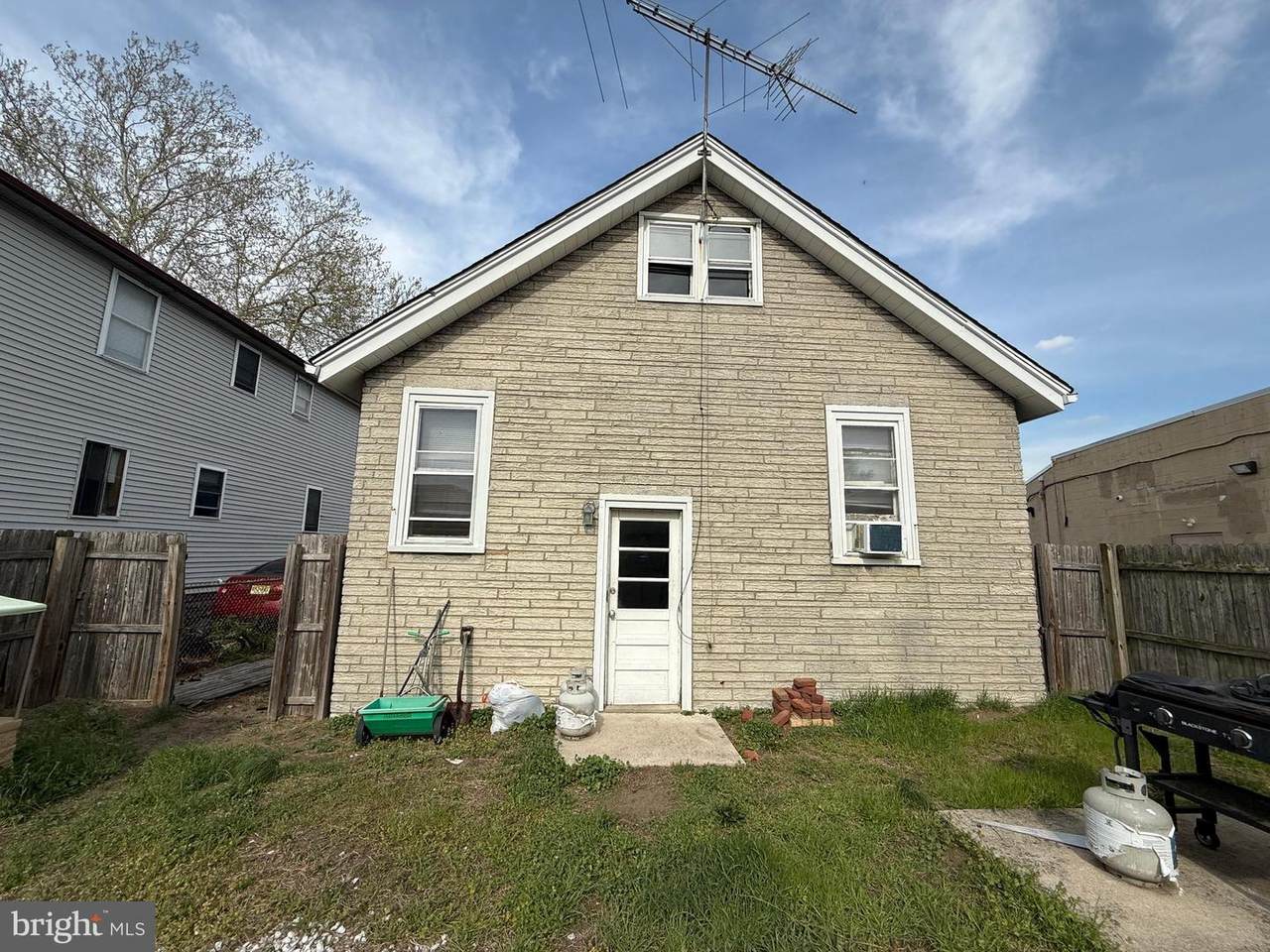 https://bt-photos.global.ssl.fastly.net/brightmls/1280_boomver_2_804841838850-2.jpg