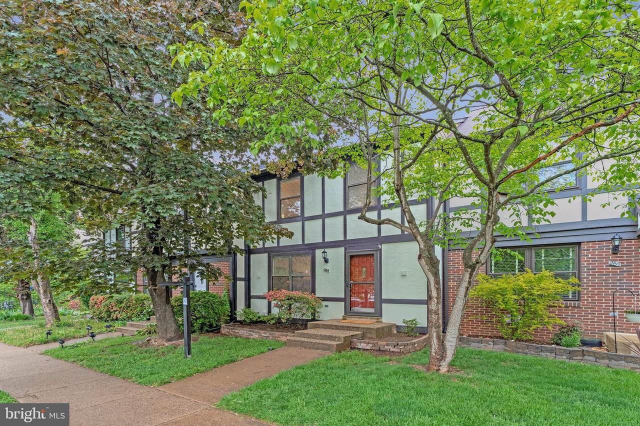 265 Chelmsford Court - Photo 1