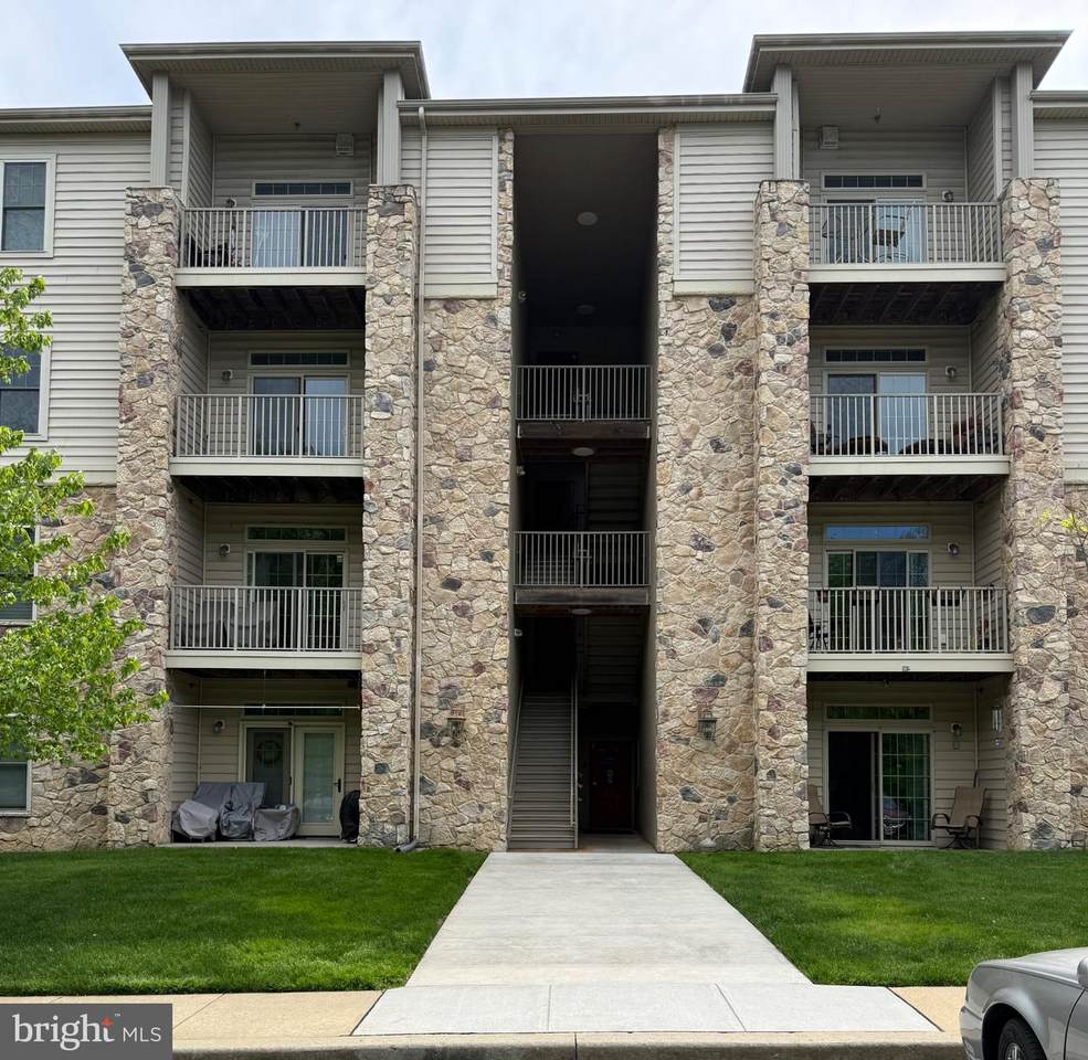 1000 Fountainview Circle - Photo 1