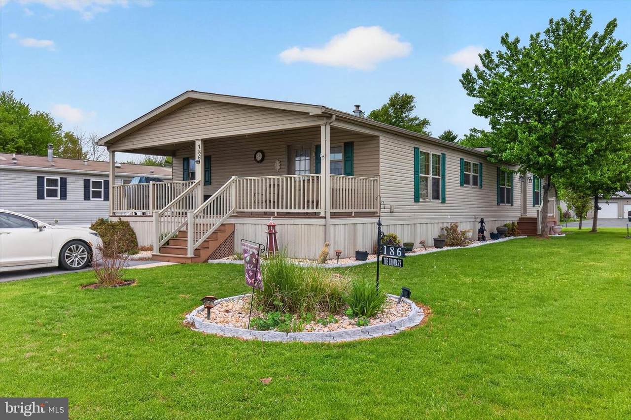 186 Goldcrest Circle - Photo 1