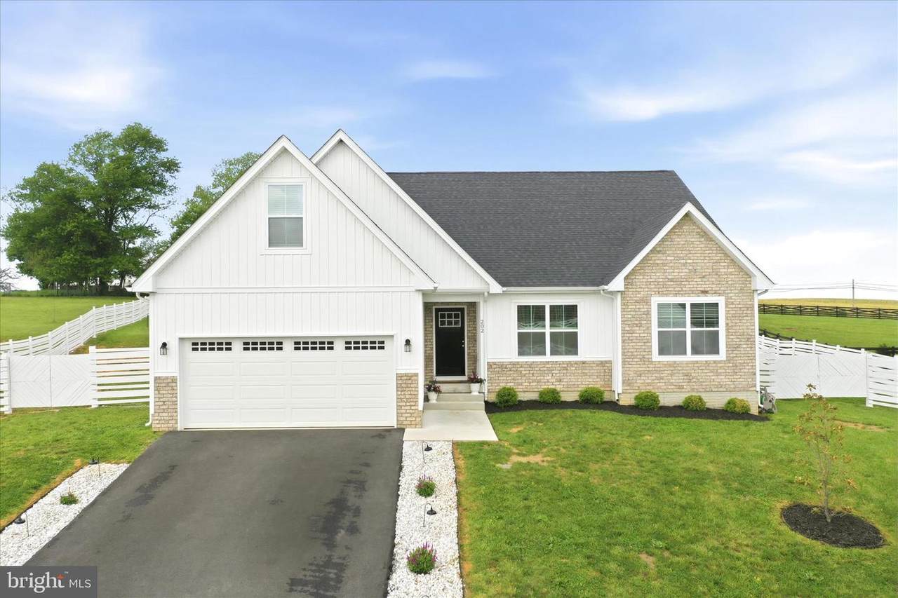 202 Naples Way - Photo 1
