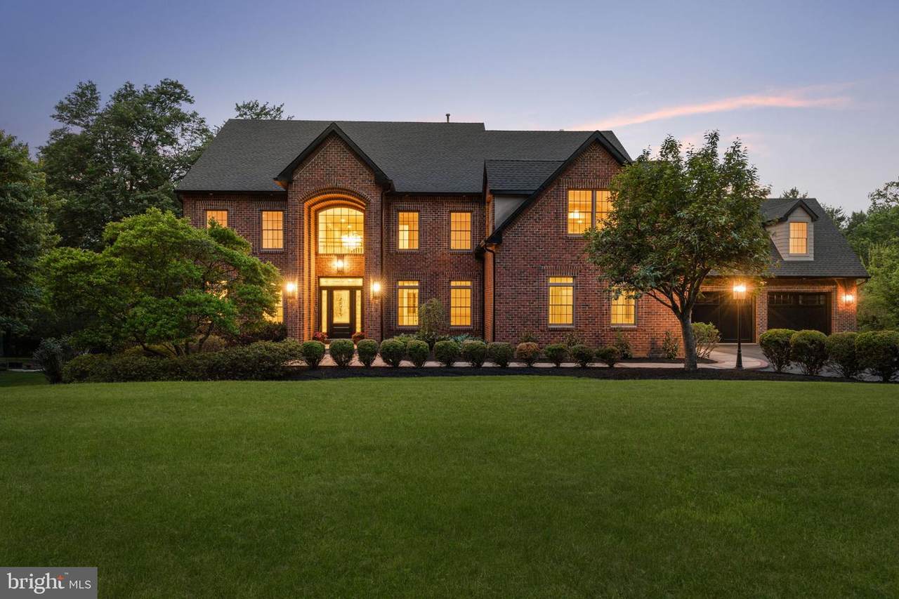102 Pickwick Drive - Photo 1