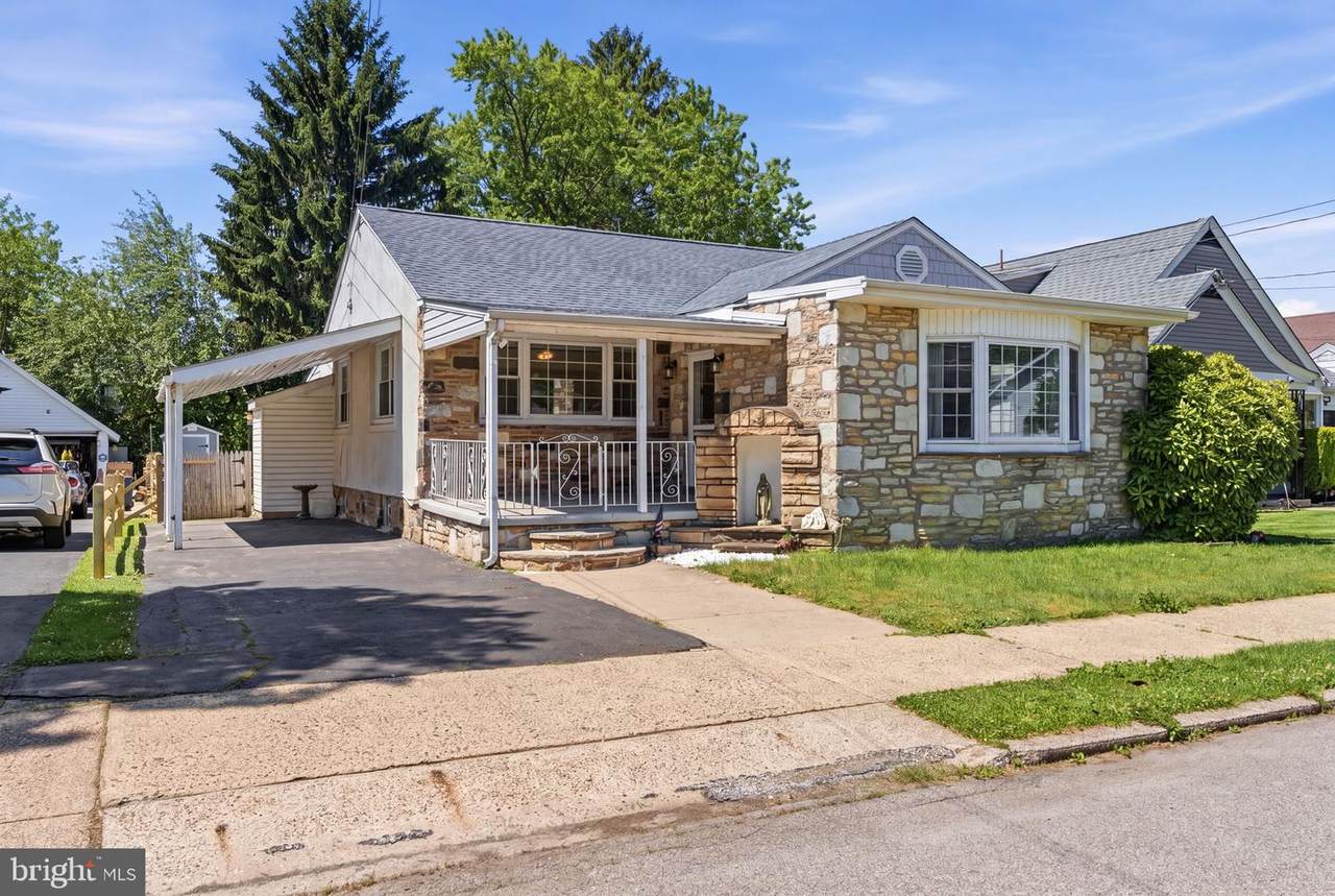 712 Benson Street - Photo 1