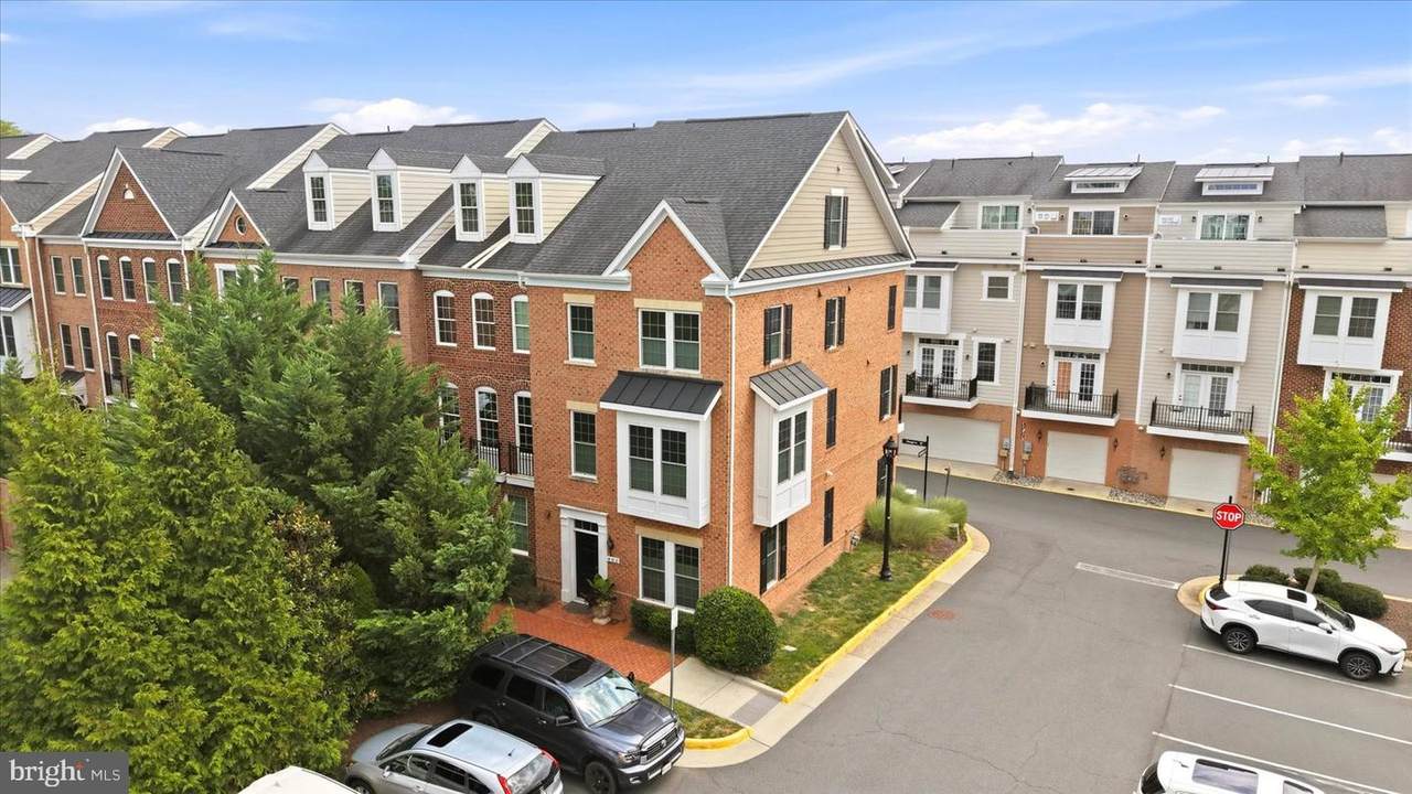 402 Haupt Square - Photo 1
