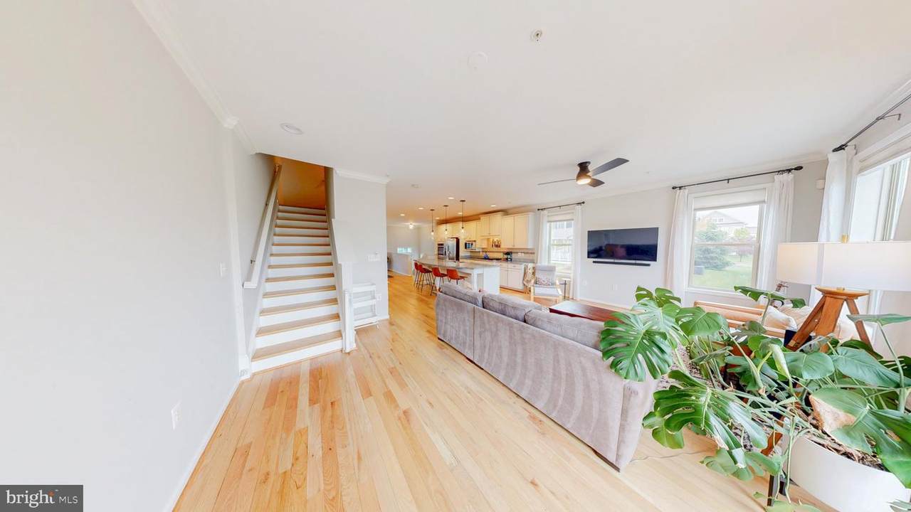 https://bt-photos.global.ssl.fastly.net/brightmls/1280_boomver_1_804886841844-2.jpg
