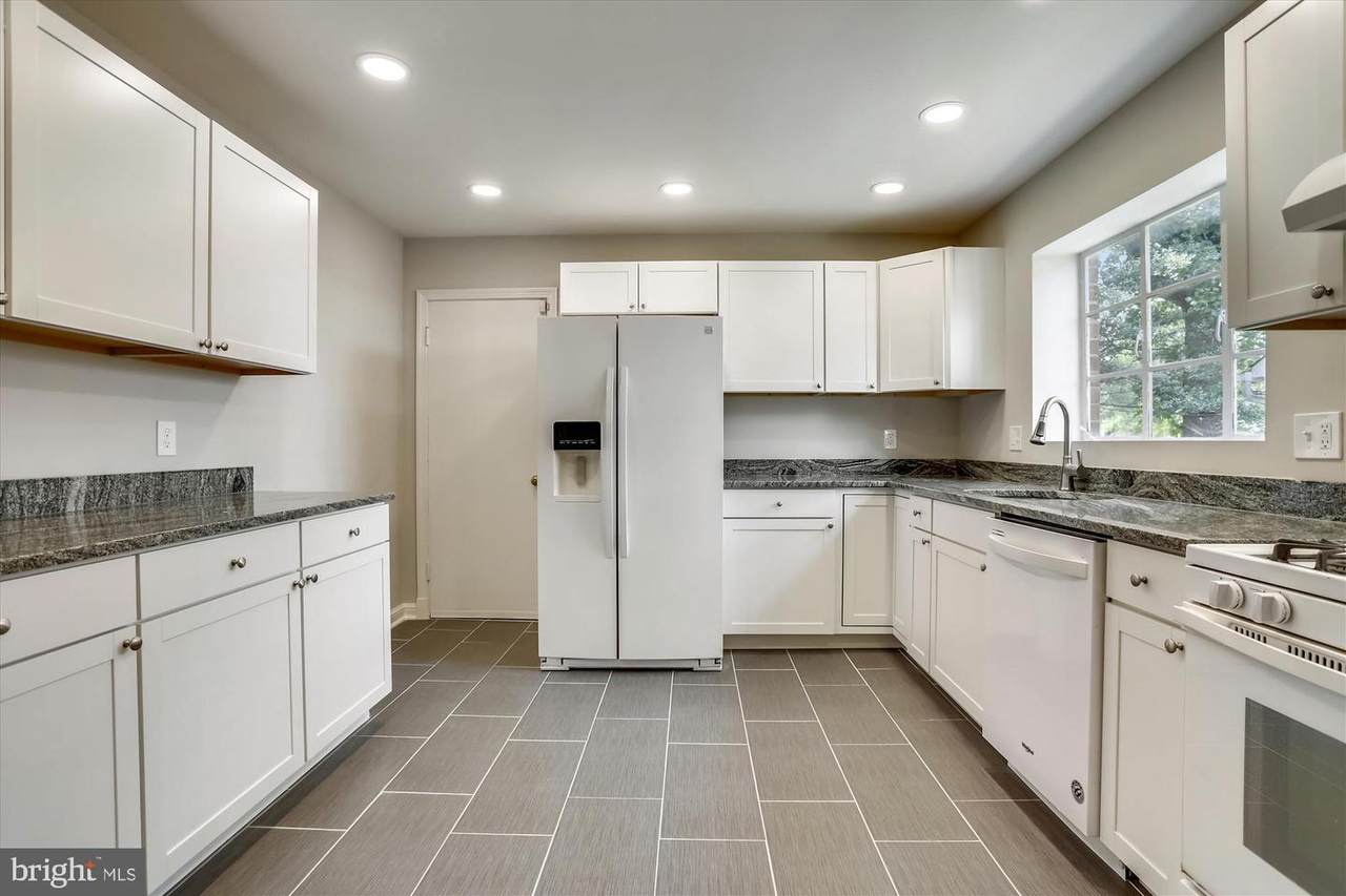 3303 Winnett Road - Photo 1