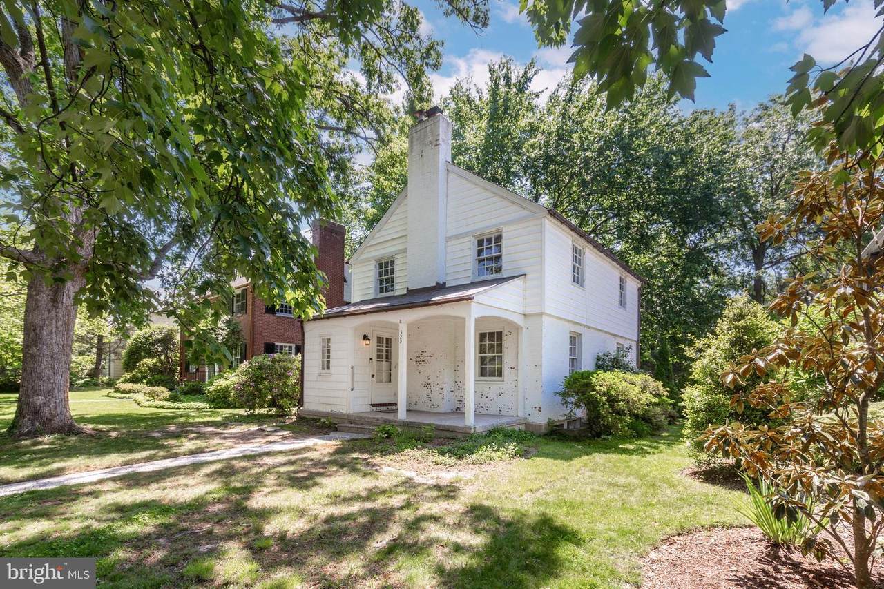 323 Broadmoor Road - Photo 1