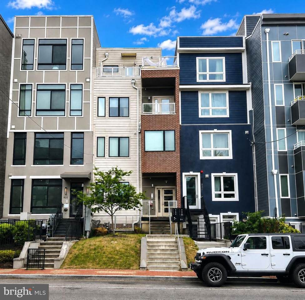 822 Kennedy Street - Photo 1